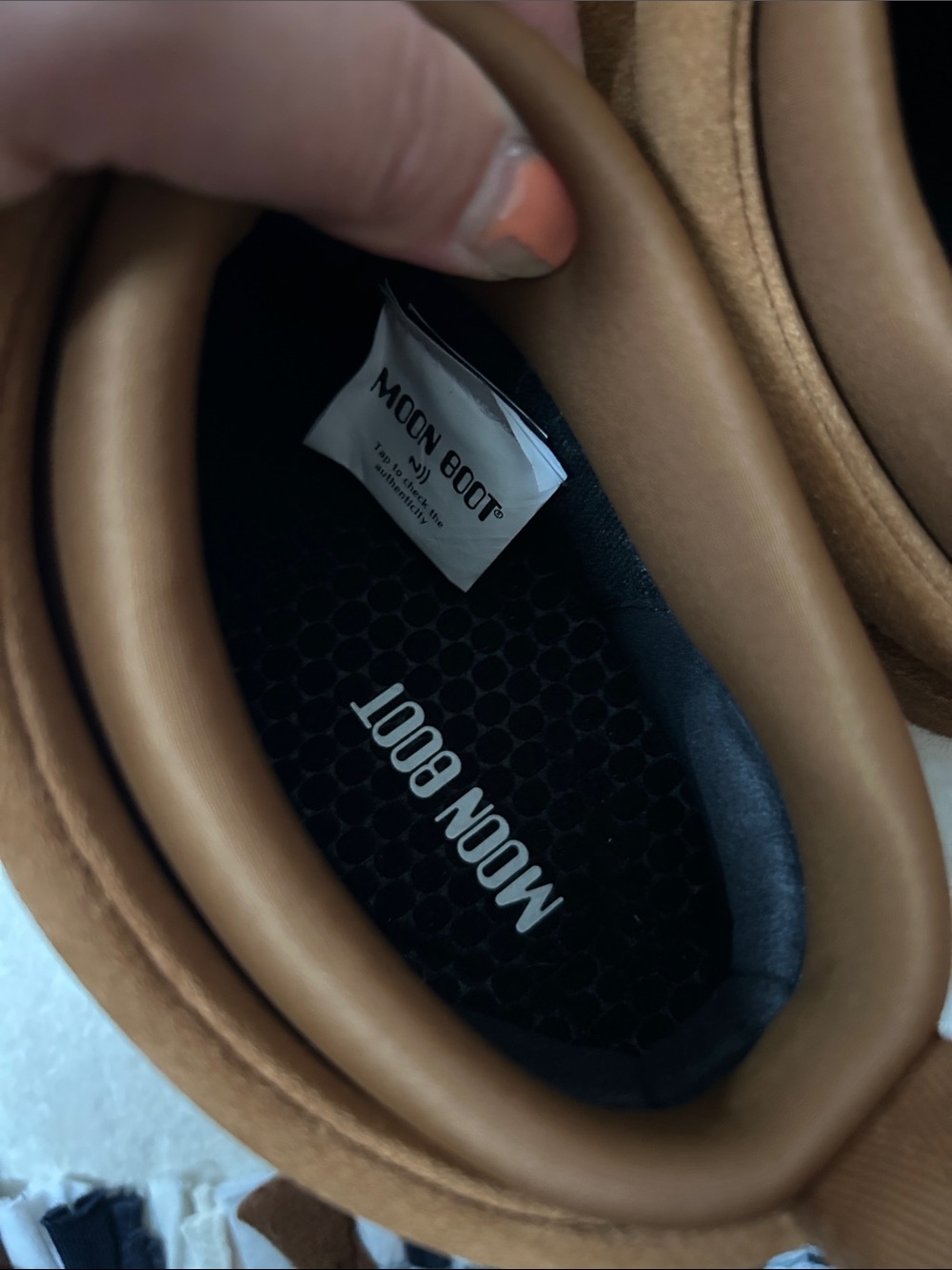 Moon boot suede boot. 6.5-7 - Picture 8 of 11